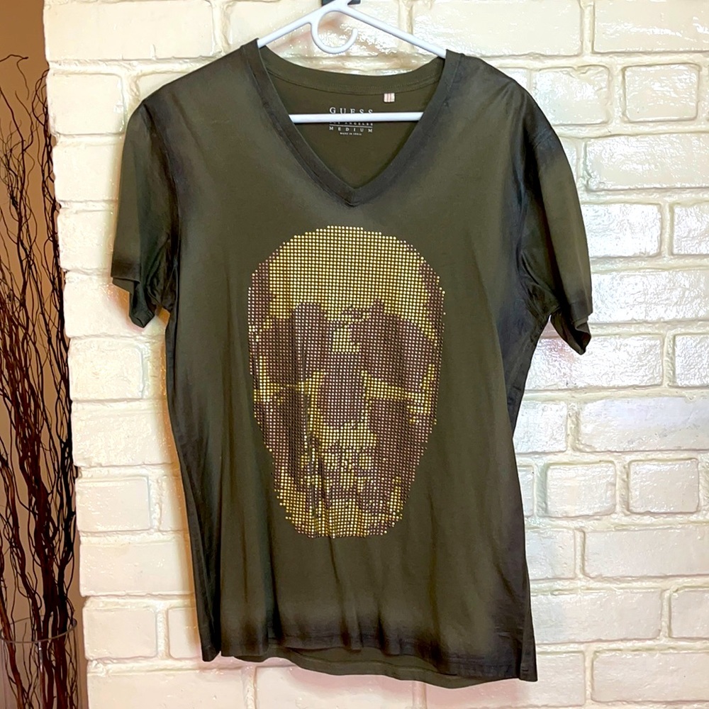 Men’s guess t shirt skull